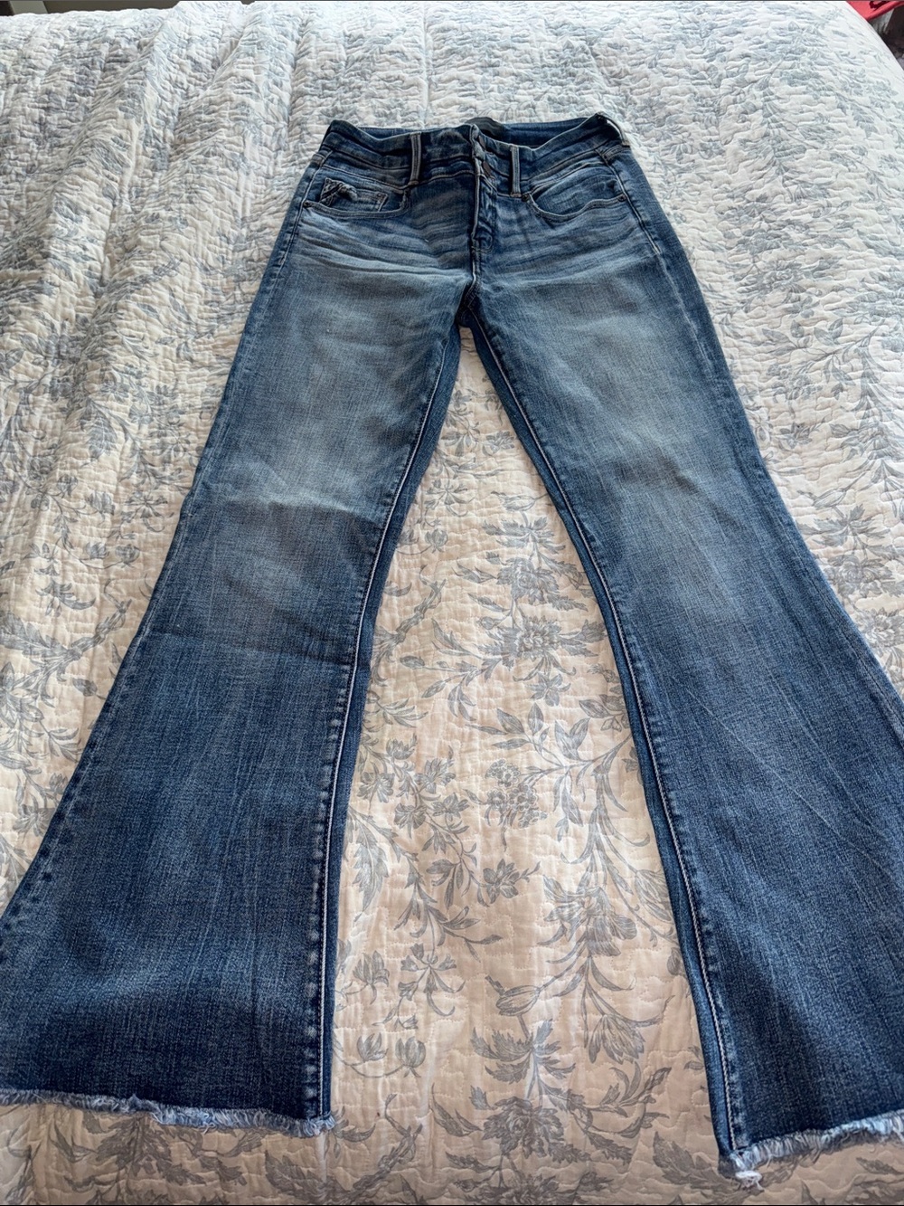 Buckle Women's Flared Jeans in Medium Blue Wash